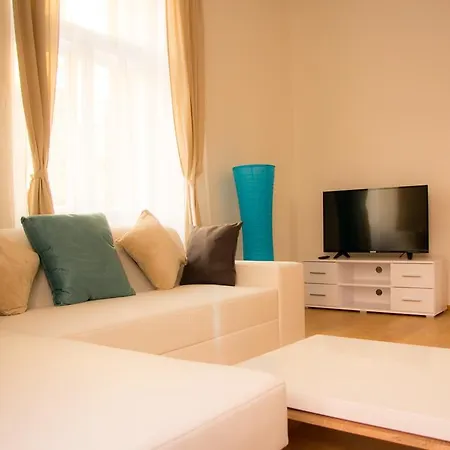 Riverside Apt Close To The City Center Prague