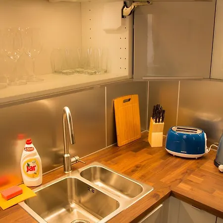 Riverside Apt Close To The City Center *