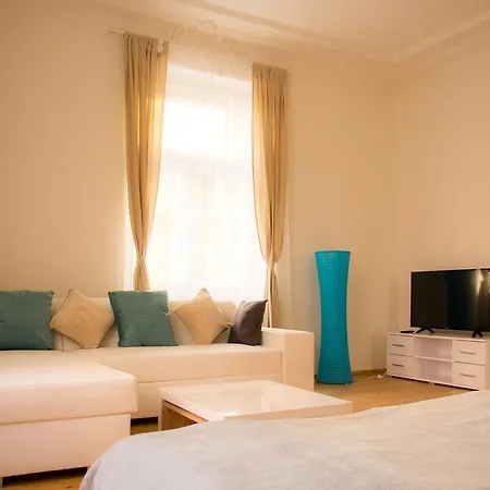 Riverside Apt Close To The City Center Praha