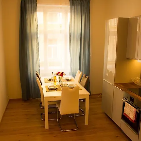 Riverside Apt Close To The City Center Apartment Prague