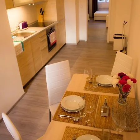 Riverside Apt Close To The City Center