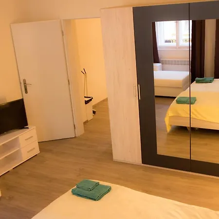 Apartment Riverside Apt Close To The City Center Prague
