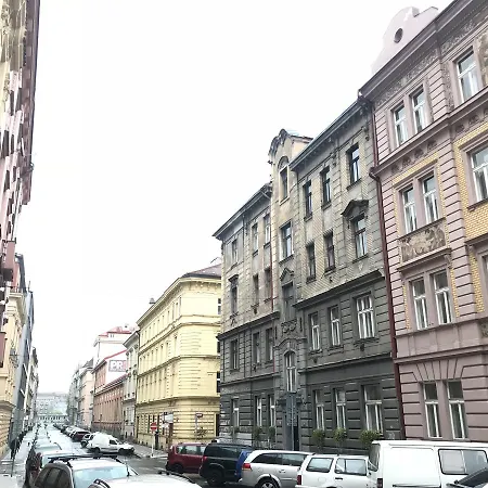 Riverside Apt Close To The City Center Prague