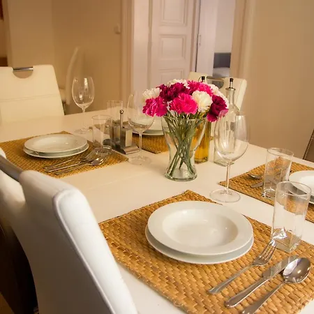 Riverside Apt Close To The City Center * Praga