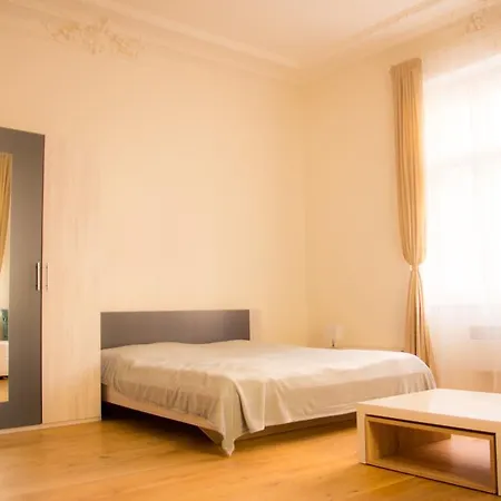 Riverside Apt Close To The City Center *
