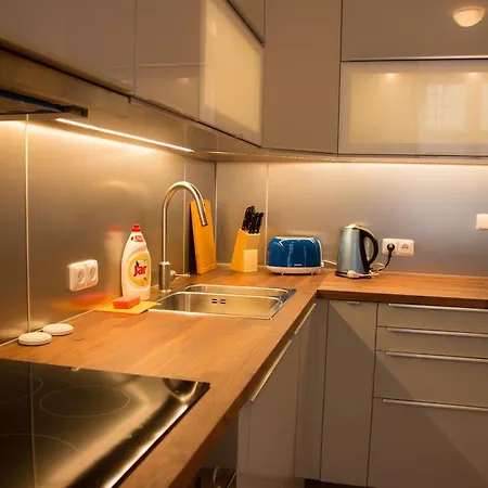 Riverside Apt Close To The City Center *