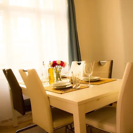 Riverside Apt Close To The City Center