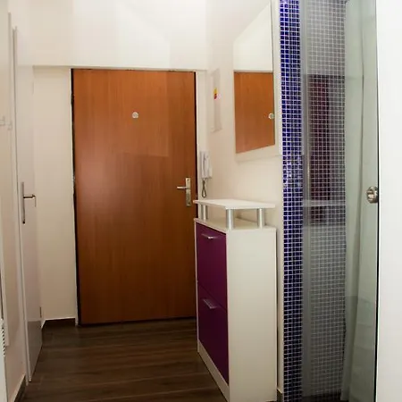 Riverside Apt Close To The City Center Apartament