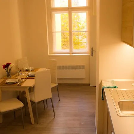 Riverside Apt Close To The City Center