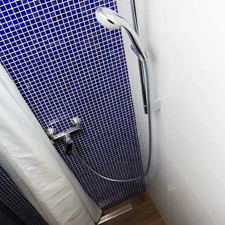 Riverside Apt Close To The City Center * Praga